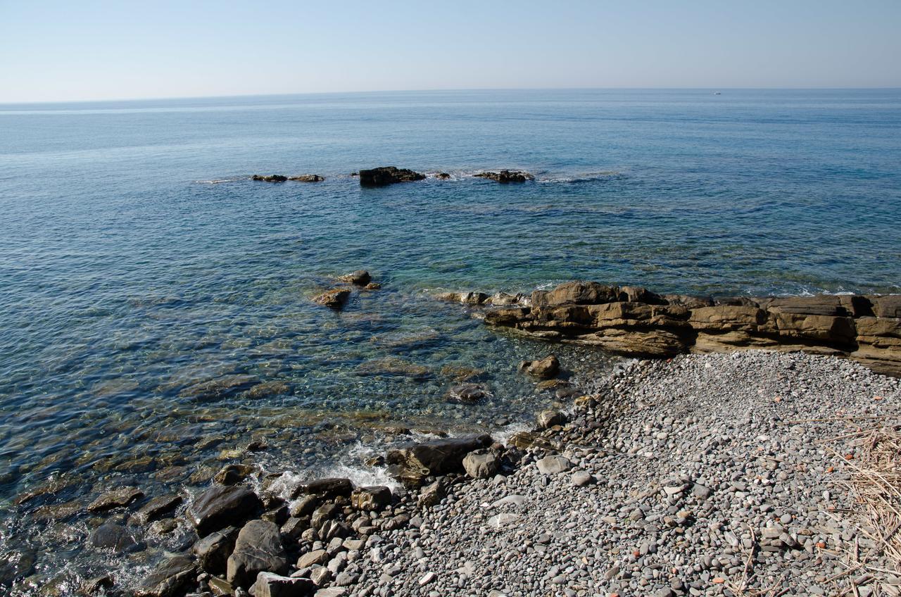 Seaside Holiday Apartment - Unique Location Cipressa Экстерьер фото